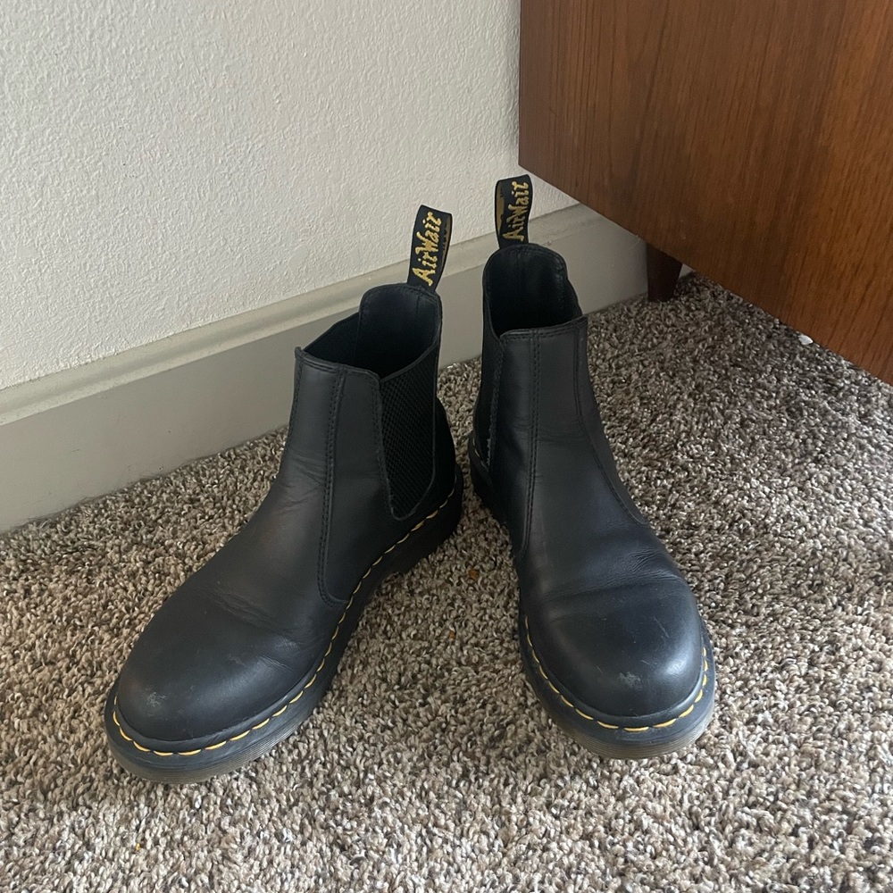 Dr. Martens Size 8 2976 Chelsea